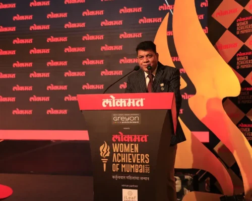 Award ceremony at iLeaf banquet hall in Thane, Ghodbunder Road